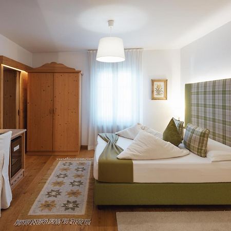 Hotel Garni Laurino Кавалезе Экстерьер фото